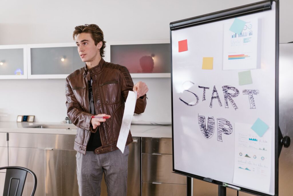 RISE INNOVATIVE STARTUPS — supporting visual